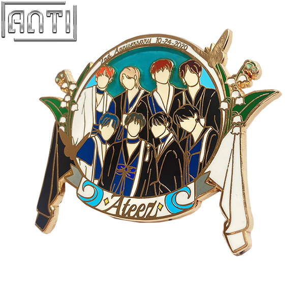 Custom Many Korean Star Cartoon Scenes Lapel Pin Round Lily Of The Valley Design Blue Stain Glass Hard Enamel Gold Metal Badge