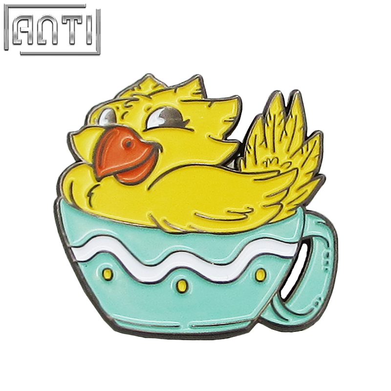 Wholesale Manufacturer yellow and blue Cartoon shape animal birdie soft enamel black nickel Lapel Pin